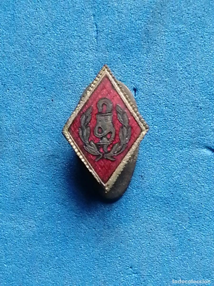 Militaria: Insignia de solapa rombo Militar
