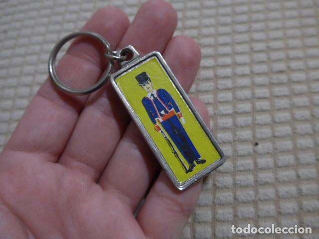 Militaria: Antiguo llavero de Mossos d'esquadra, fundats l'any 1690. Policia catalana.