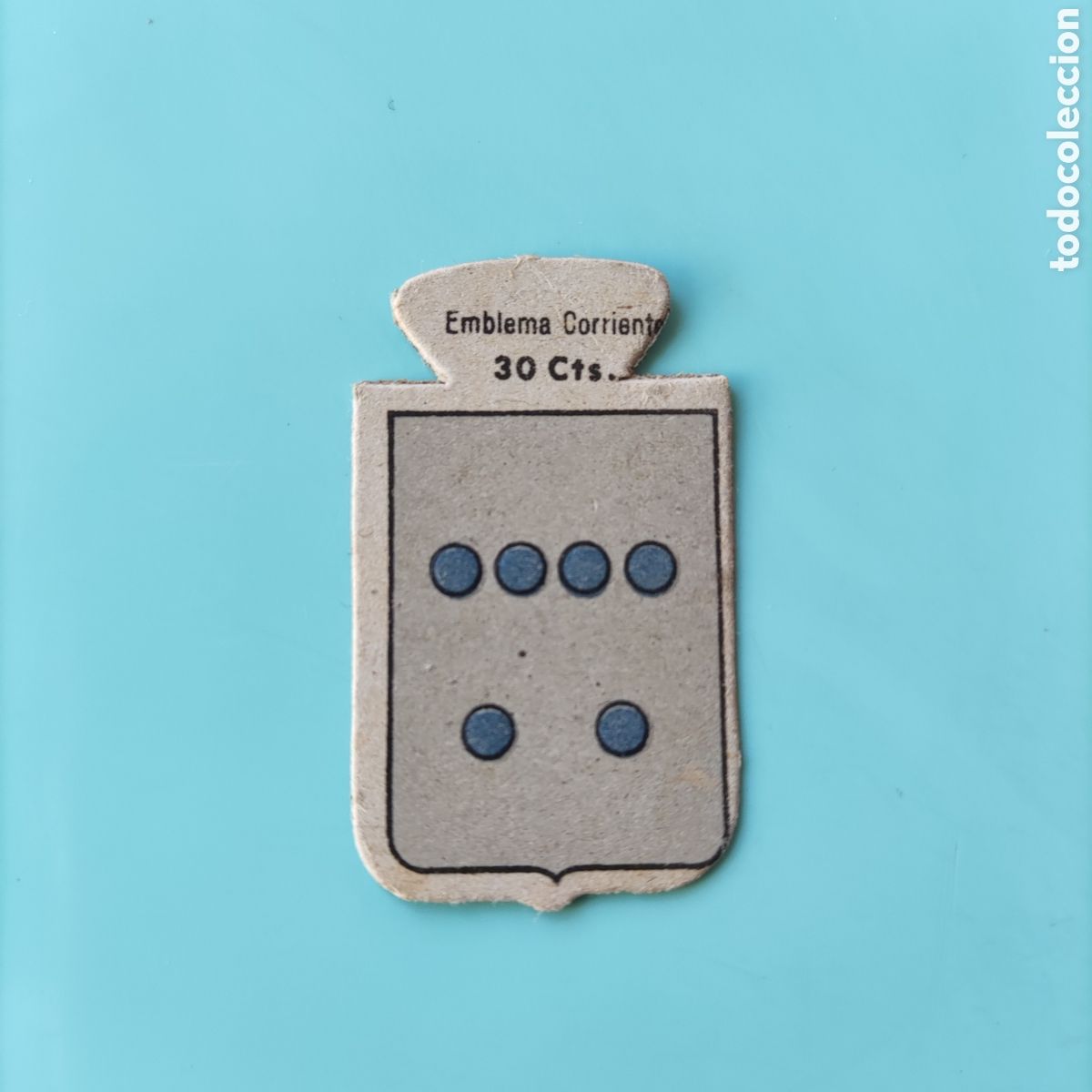 Militaria: Emblema corriente auxilio social serie B n⁰ 33. CASTRO.