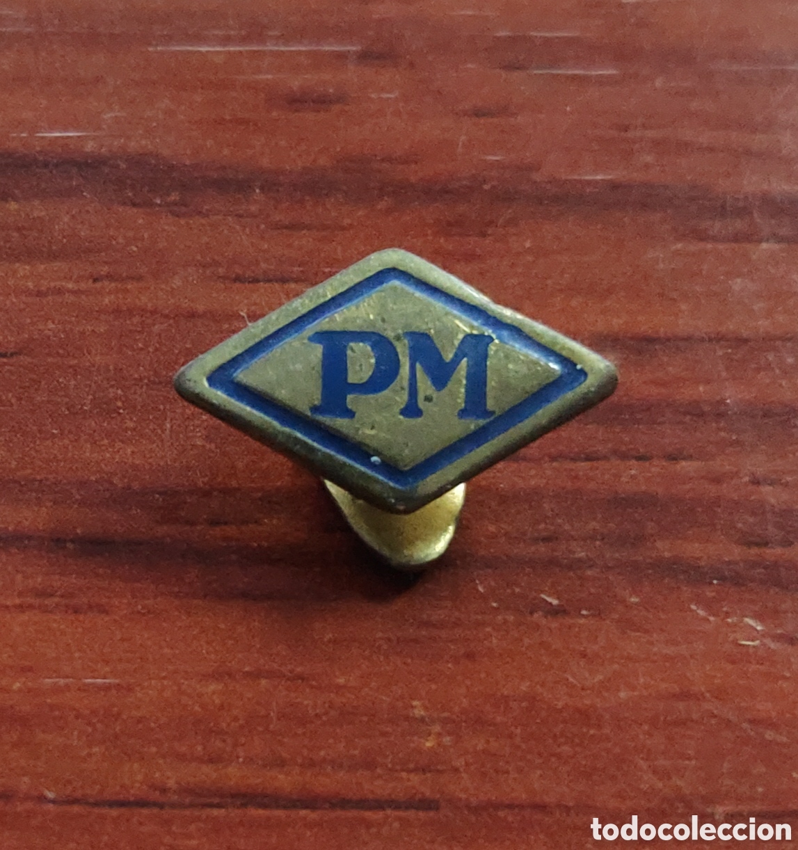Militaria: Antigua insignia pin de ojal o solapa P M policia militar