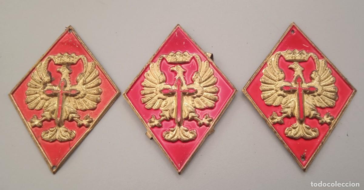 Militaria: Ejercito de tierra. Rombos C.I.R. grandes. Miden 5'5 cm*4 cm.