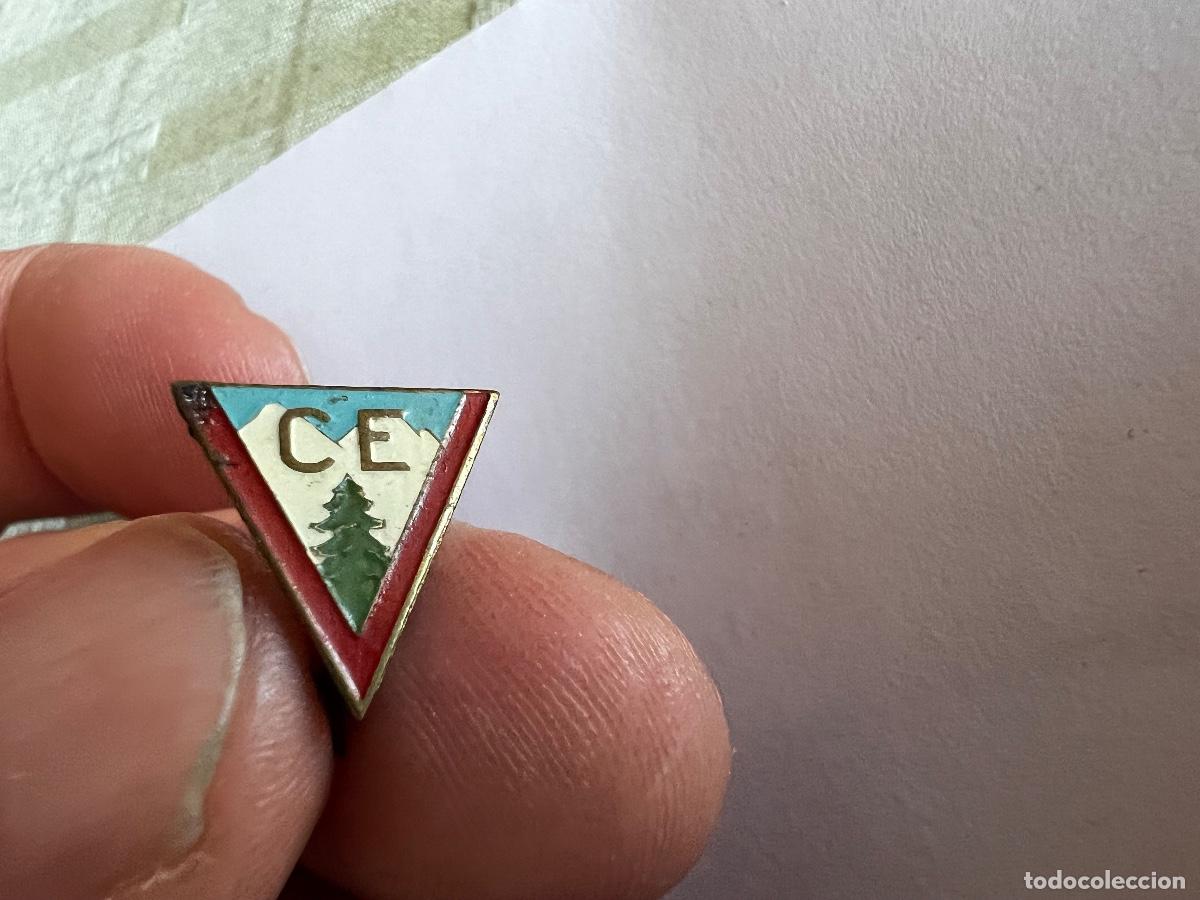 Militaria: INSIGNIA AGUJA CENTRO EXCURSIONISTA - Foto 1