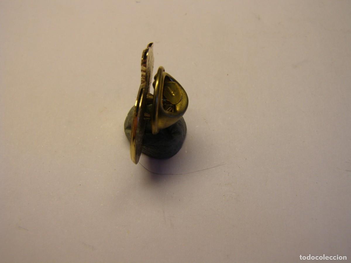 Militaria: Pin Protecci&oacute;n Civil. - Foto 2