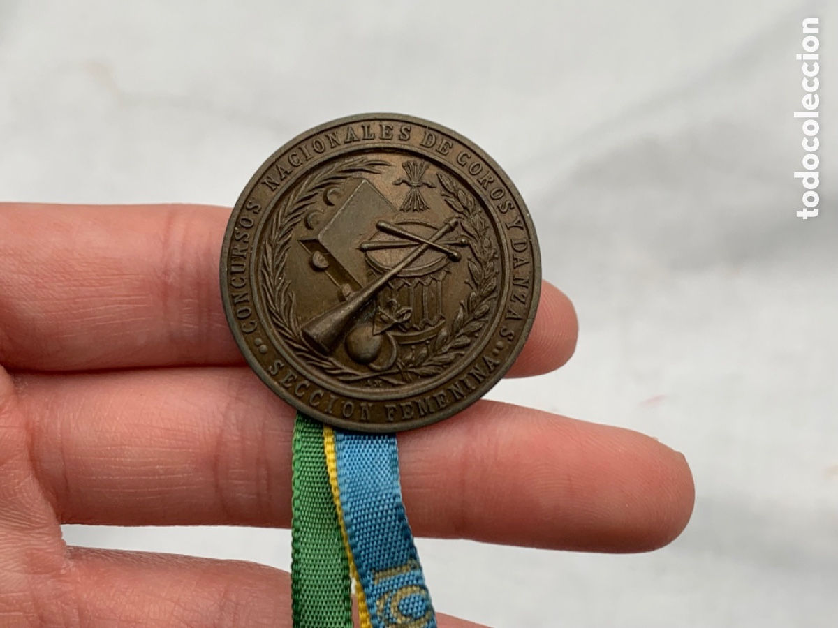 Militaria: ANTIGUO EMBLEMA SECCION FEMENINA DE LA FALANGE CONCURSO COROS Y DANZAS