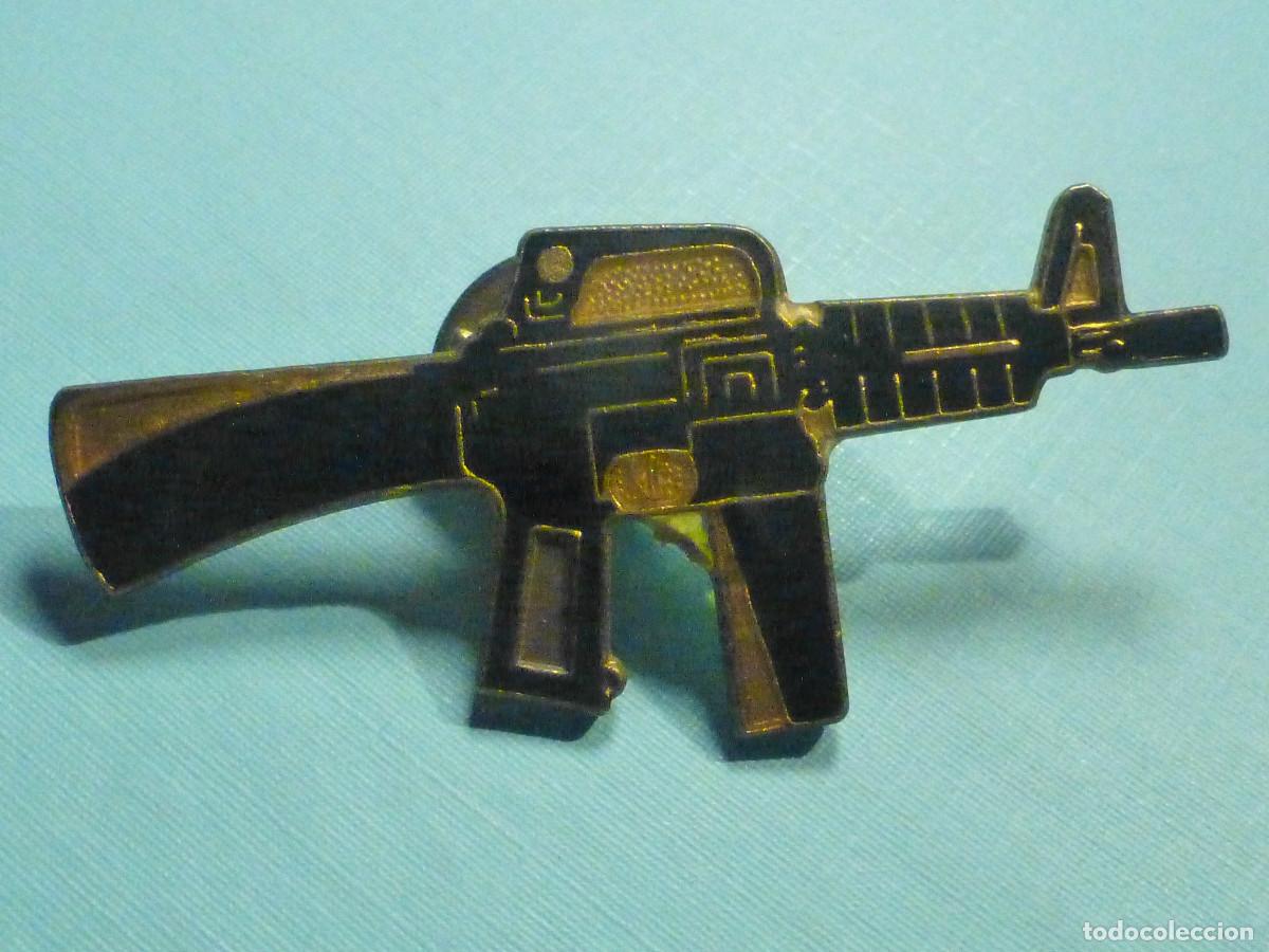 Militaria: Pin - Ej&eacute;rcito - Militar - Ametralladora - Foto 1