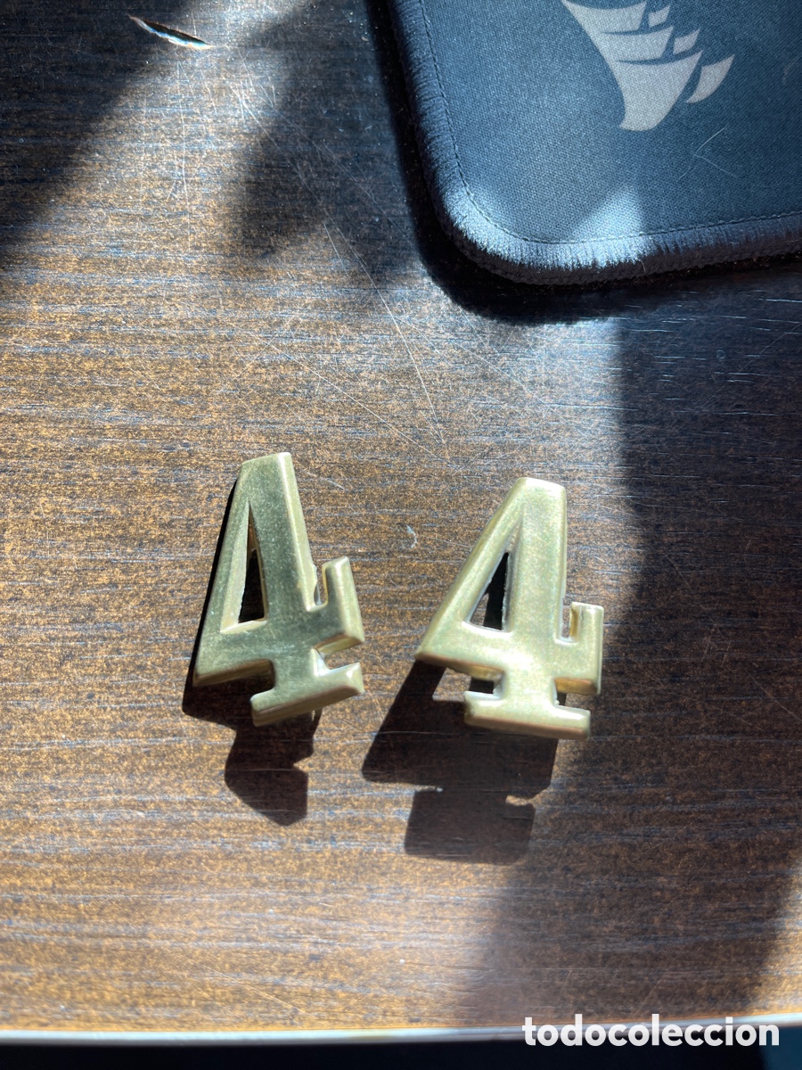 Militaria: Emblema del cuello n&uacute;mero cuatro &eacute;poca Alfonso XIII