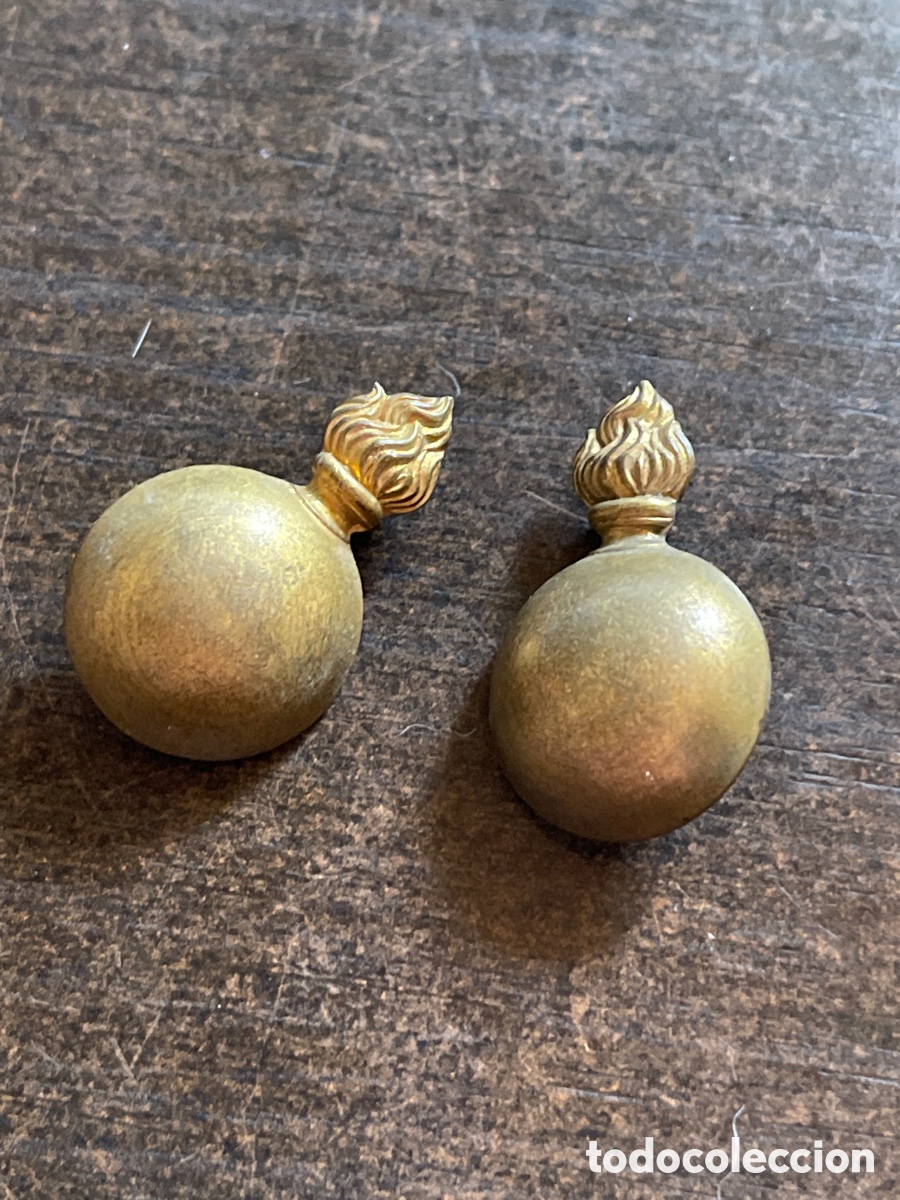 Military Antiques: PAREJA DE BOMBETAS DE ARTILLERIA EPOCA DE REPUBLICA- Guerra Civil