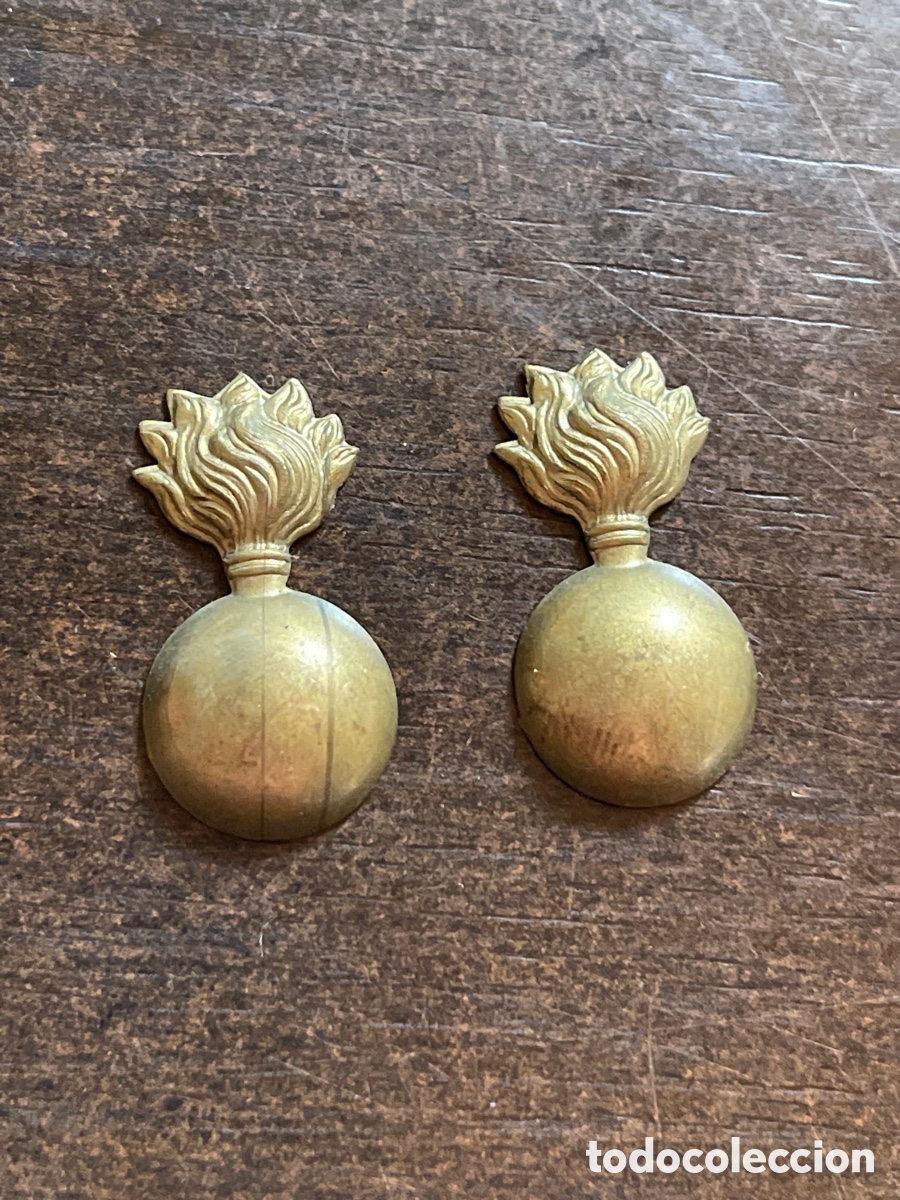 Military Antiques: PAREJA DE BOMBETAS DE ARTILLERIA EPOCA DE REPUBLICA- Guerra Civil
