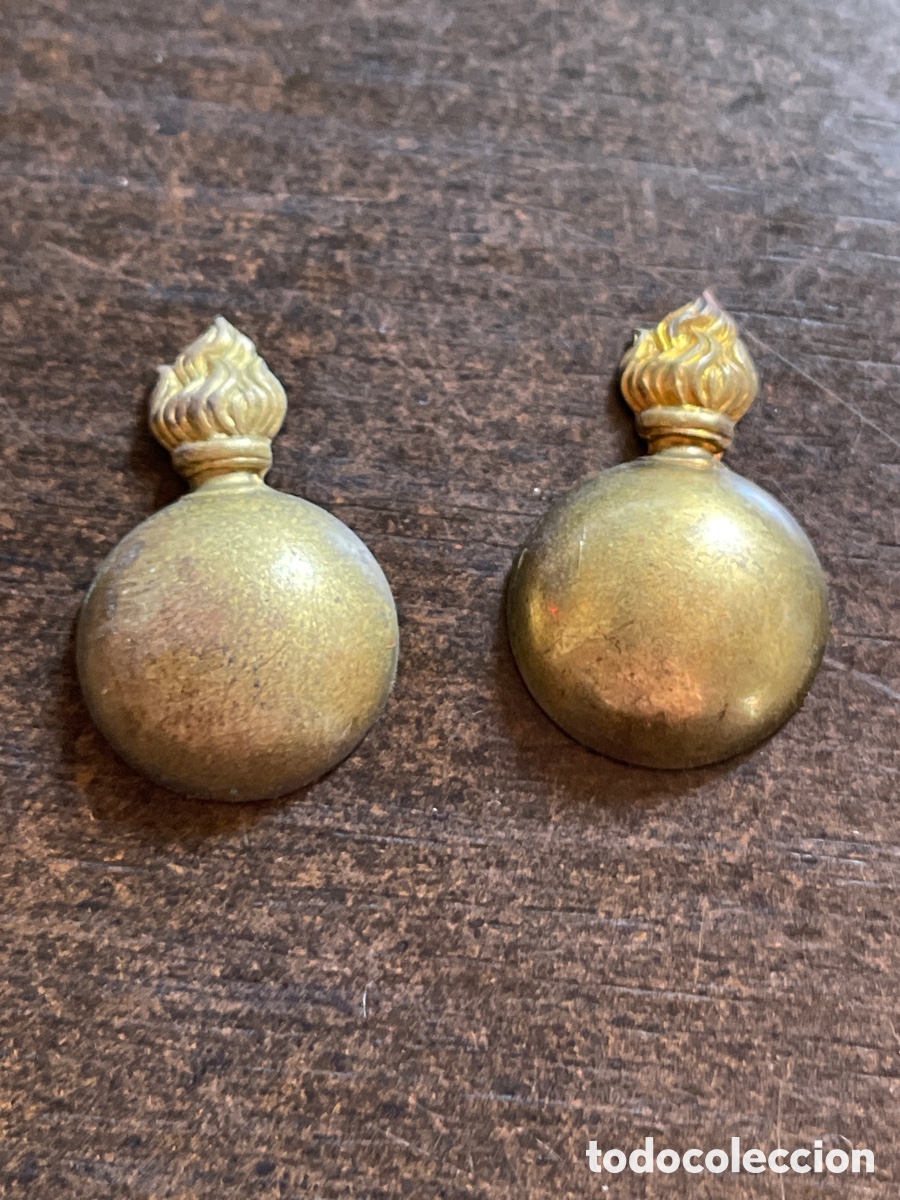 Military Antiques: PAREJA DE BOMBETAS DE ARTILLERIA EPOCA DE REPUBLICA- Guerra Civil