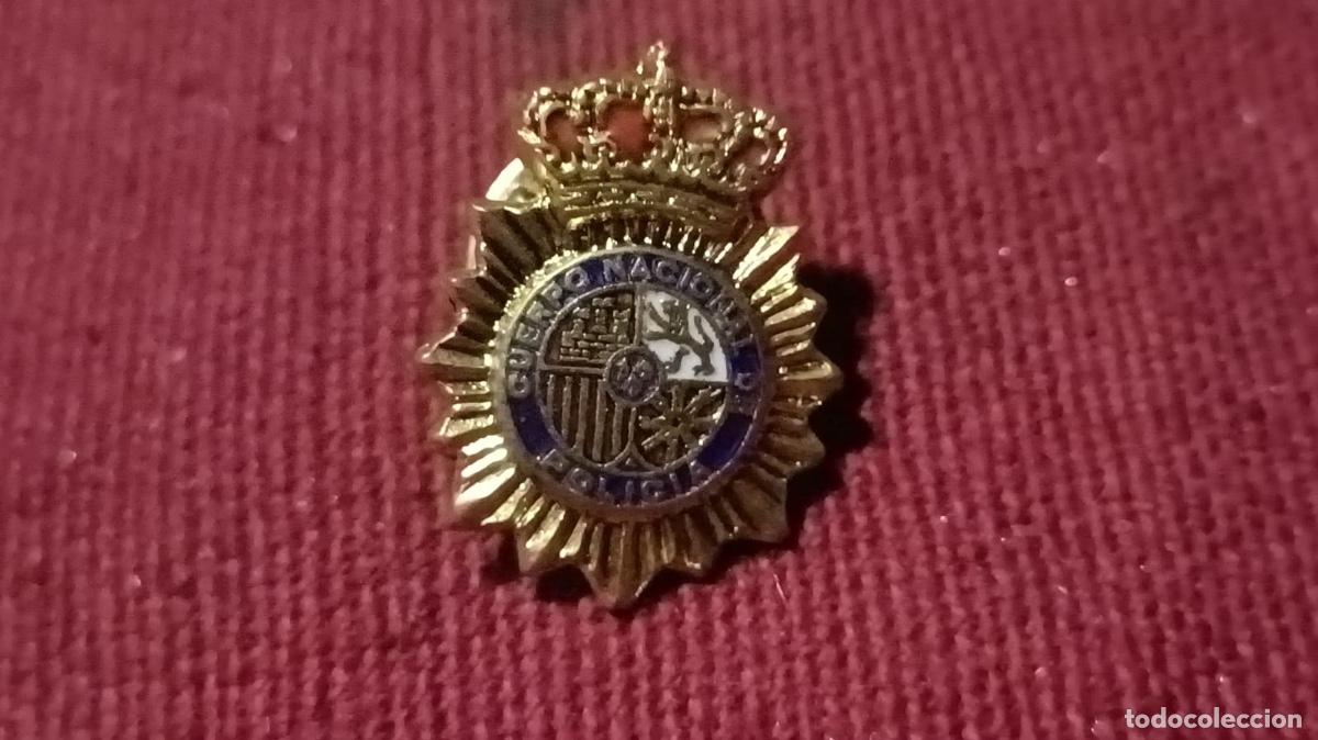Militaria: Pin polic&iacute;a nacional - Foto 1