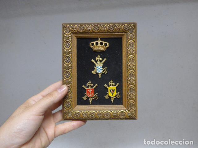 Military Antiques: Antiguo marco de la Legion Espa&ntilde;ola con emblemas o pins. Epoca Juan Carlos I.