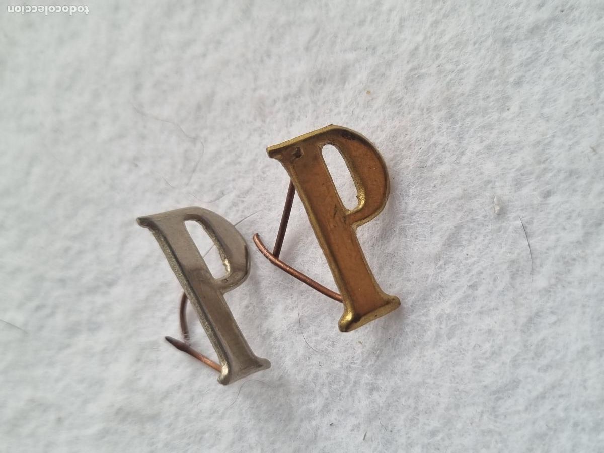 Militaria: PAREJA EMBLEMAS LETRA P 2 METALES M0