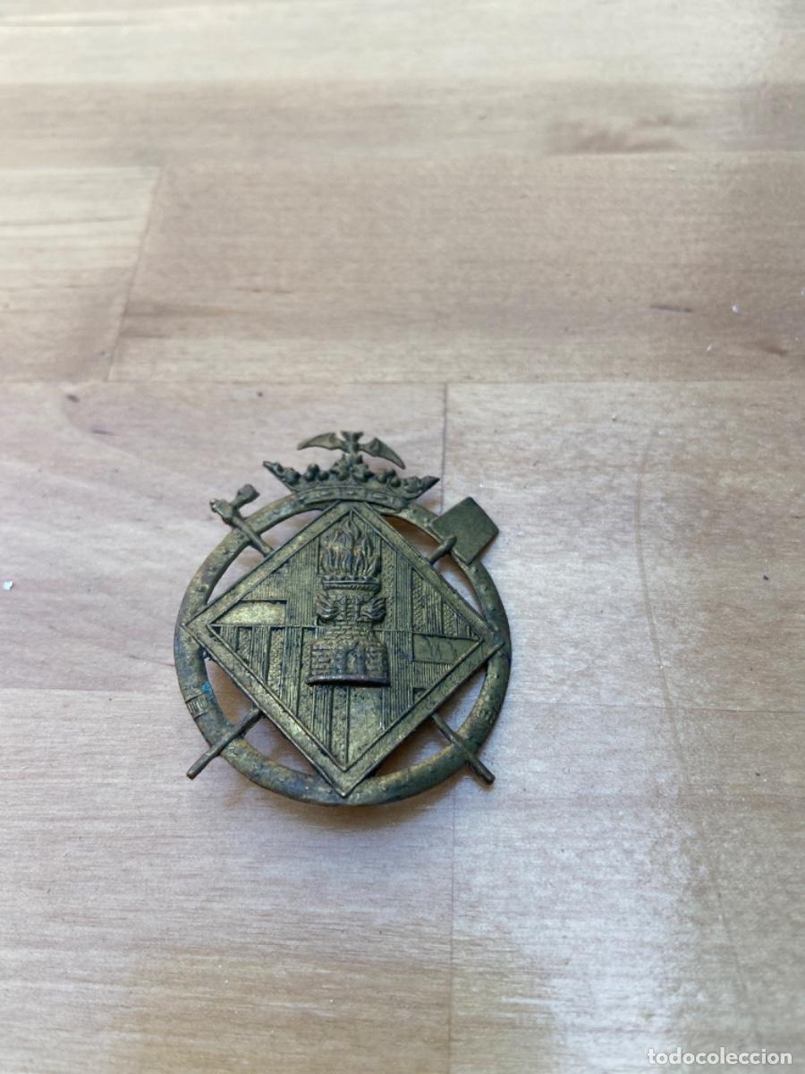 Militaria: Insignia bomberos Barcelona - Foto 1