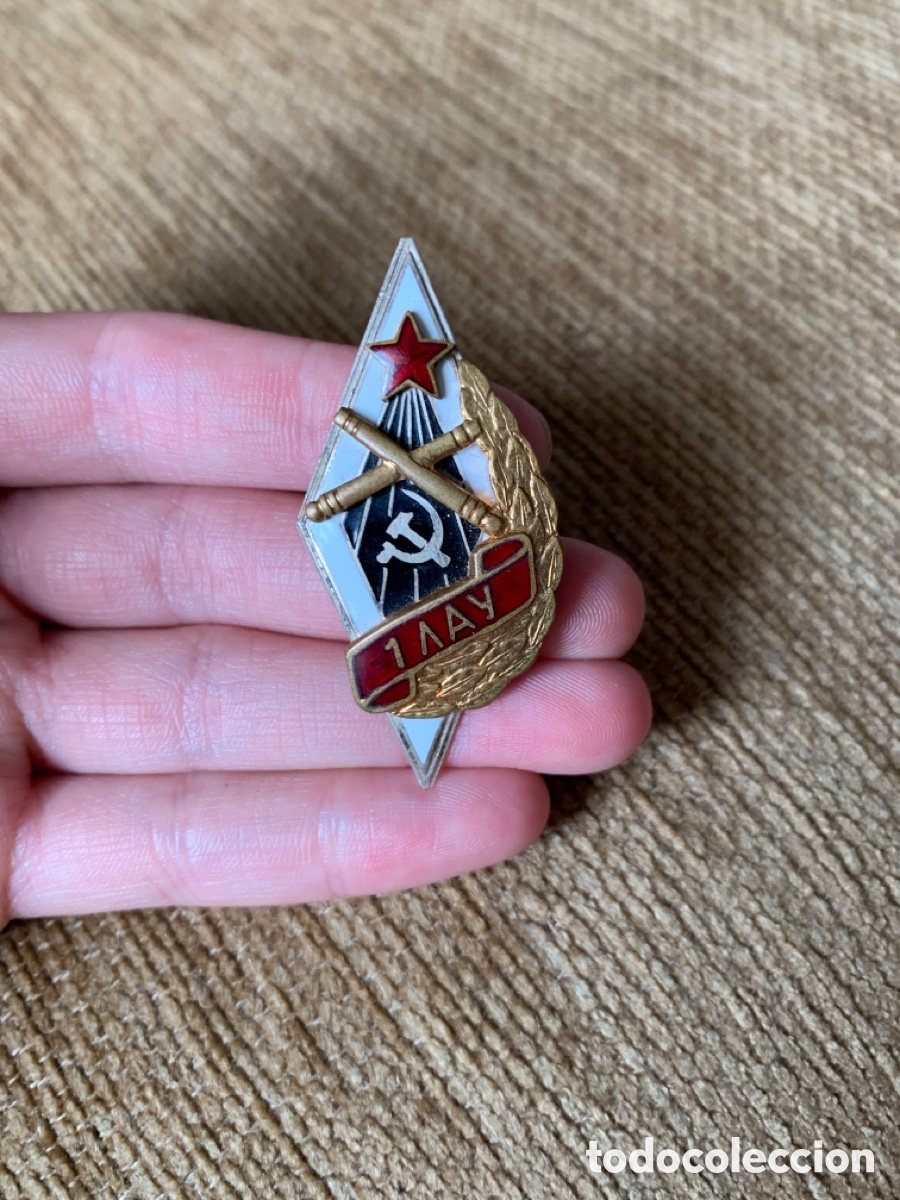 Military Antiques: PRIMERA INSIGNIA DE GRADUADO DE LA ESCUELA DE ARTILLERiA DE LENINGRADO RUSIA