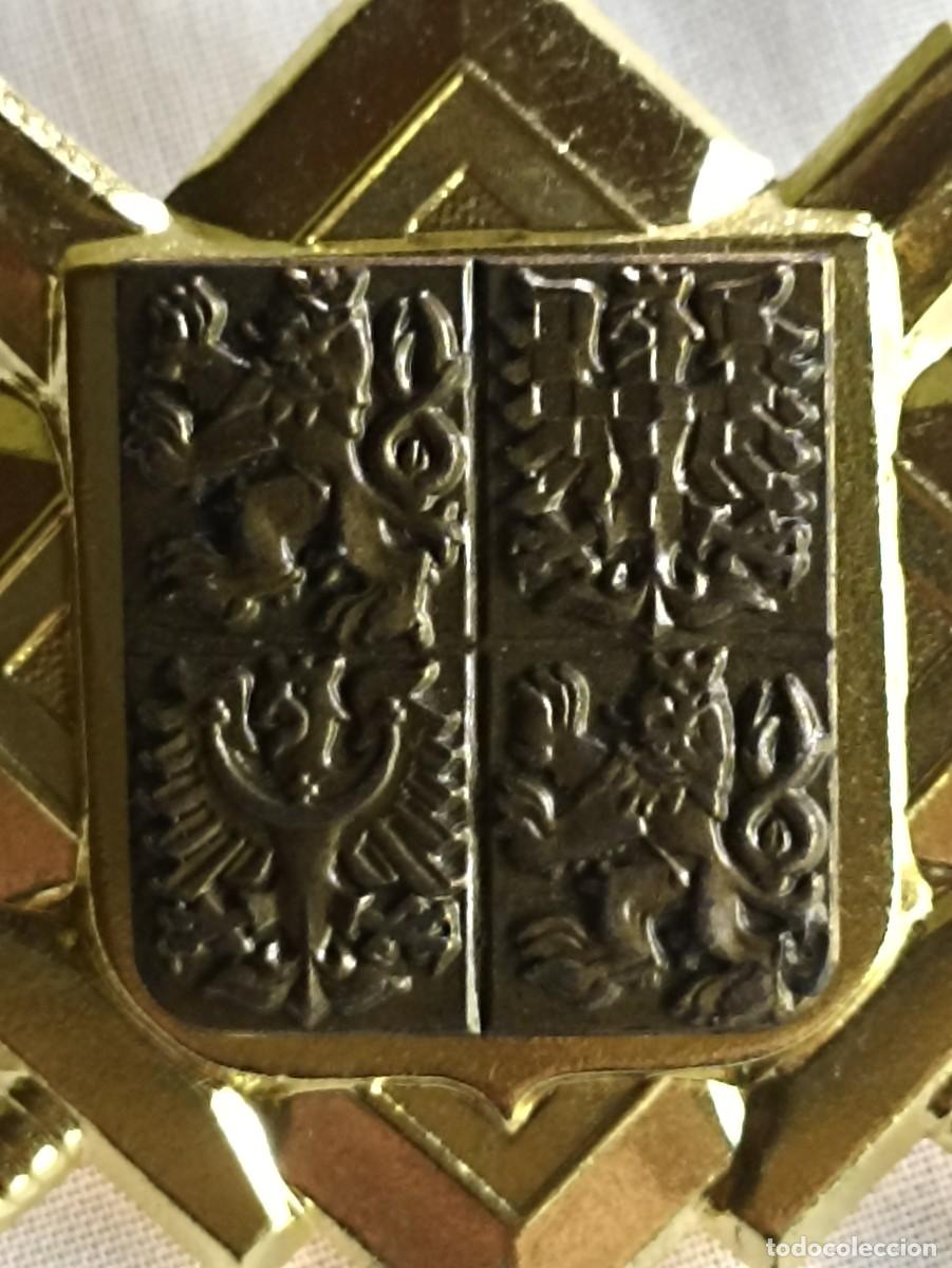 Militaria: Insignia dorada del ej&eacute;rcito de la Rep&uacute;blica Checa - Foto 2