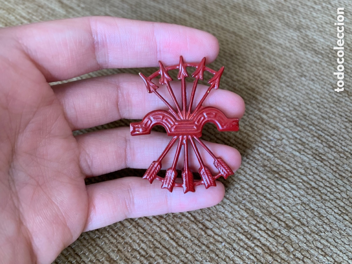 Militaria: ANTIGUO EMBLEMA YUGO Y FLECHAS FALANGE GUERRA CIVIL DIVISION AZUL