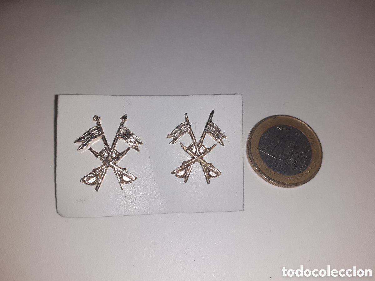 Militaria: PAREJA INSIGNIAS MILITARES. METAL.