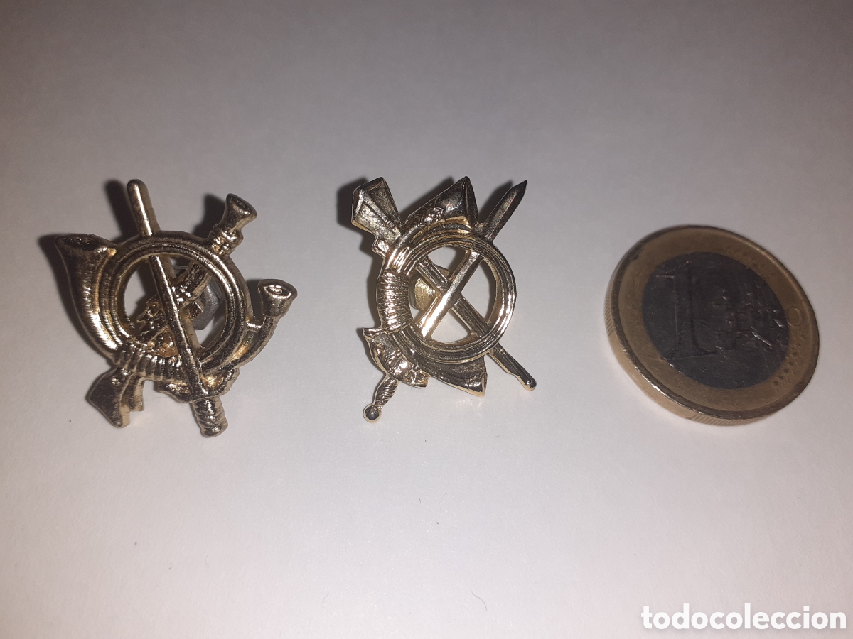 Militaria: PAREJA INSIGNIAS MILITARES METAL.