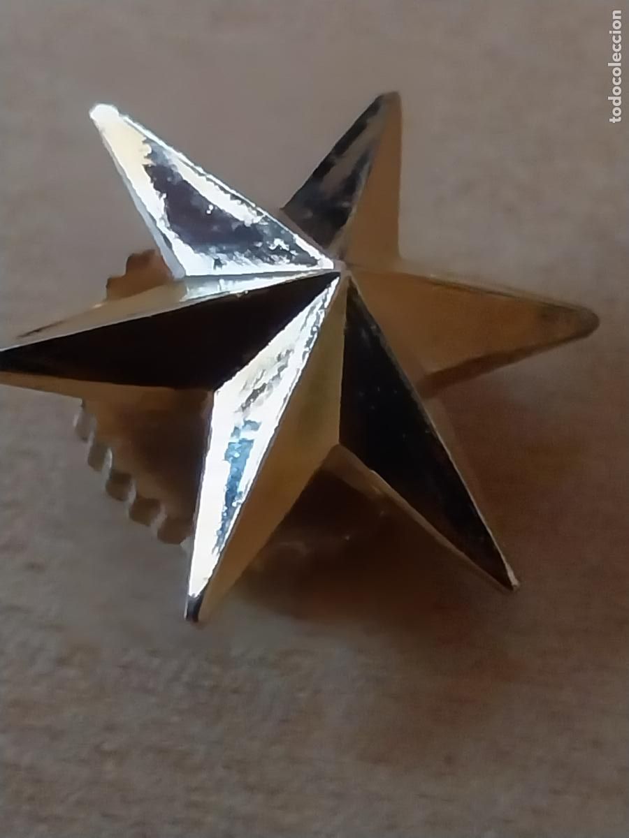 Militaria: MILITAR ESTRELLA SEIS PUNTAS DORSO ROSCA TUERCA 1,7CM METAL DORADO ****
