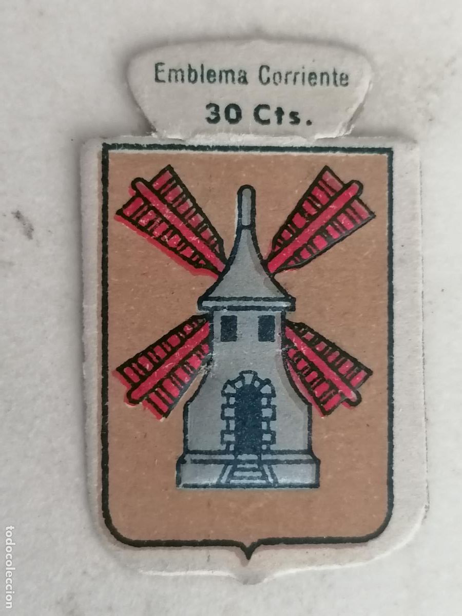 Militaria: EMBLEMA DE CARTON, AUXILIO SOCIAL, SERIE B N&ordm; 47, ESCUDO BENAVENTE