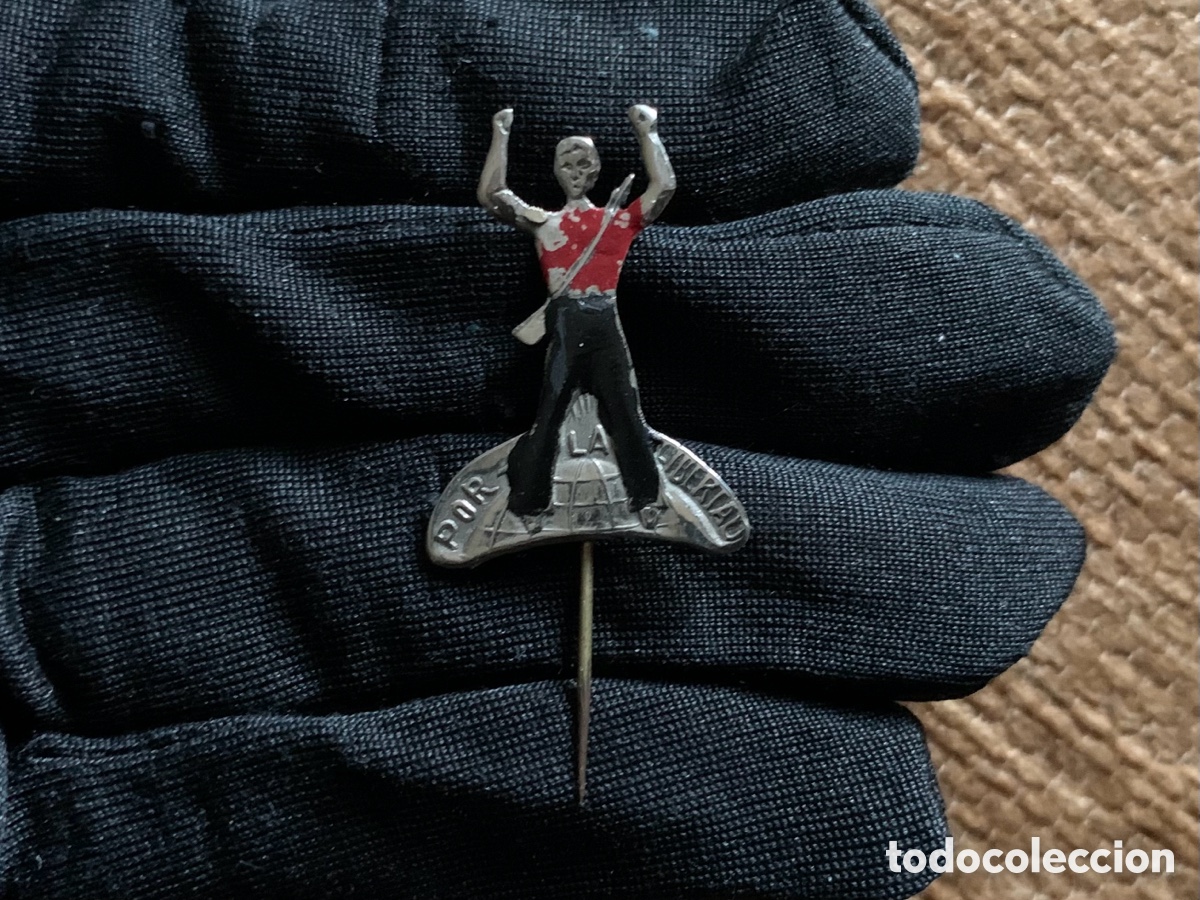 Militaria: INSIGNIA REPUBLICANA MILICIANO POR LA LIBERTAD - CNT - ANARQUISTA - GUERRA CIVIL