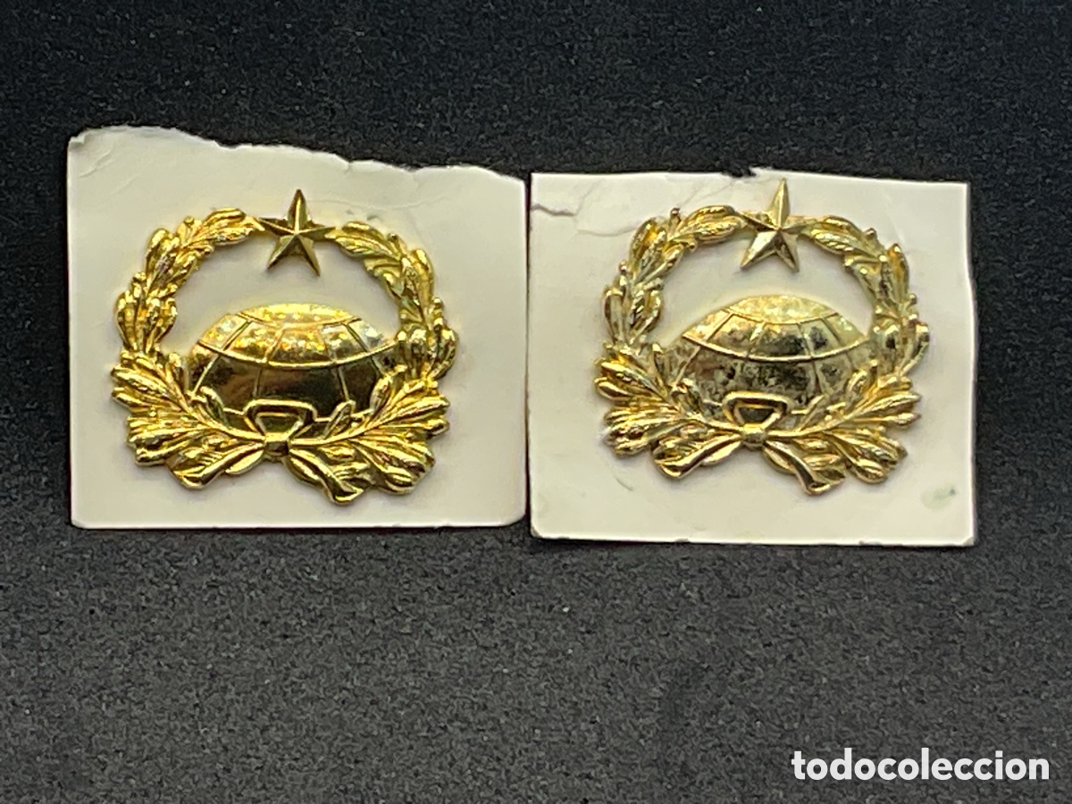 Militaria: Pareja de Emblemas Militares de Solapa.