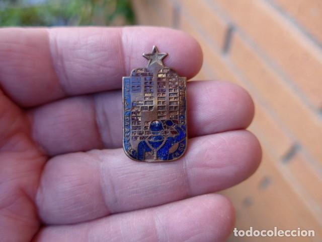 Militaria: ANTIGUO EMBLEMA REPUBLICANO DE LA GUERRA CIVIL 1937 ESPA&Ntilde;A SALUDA A LA URSS