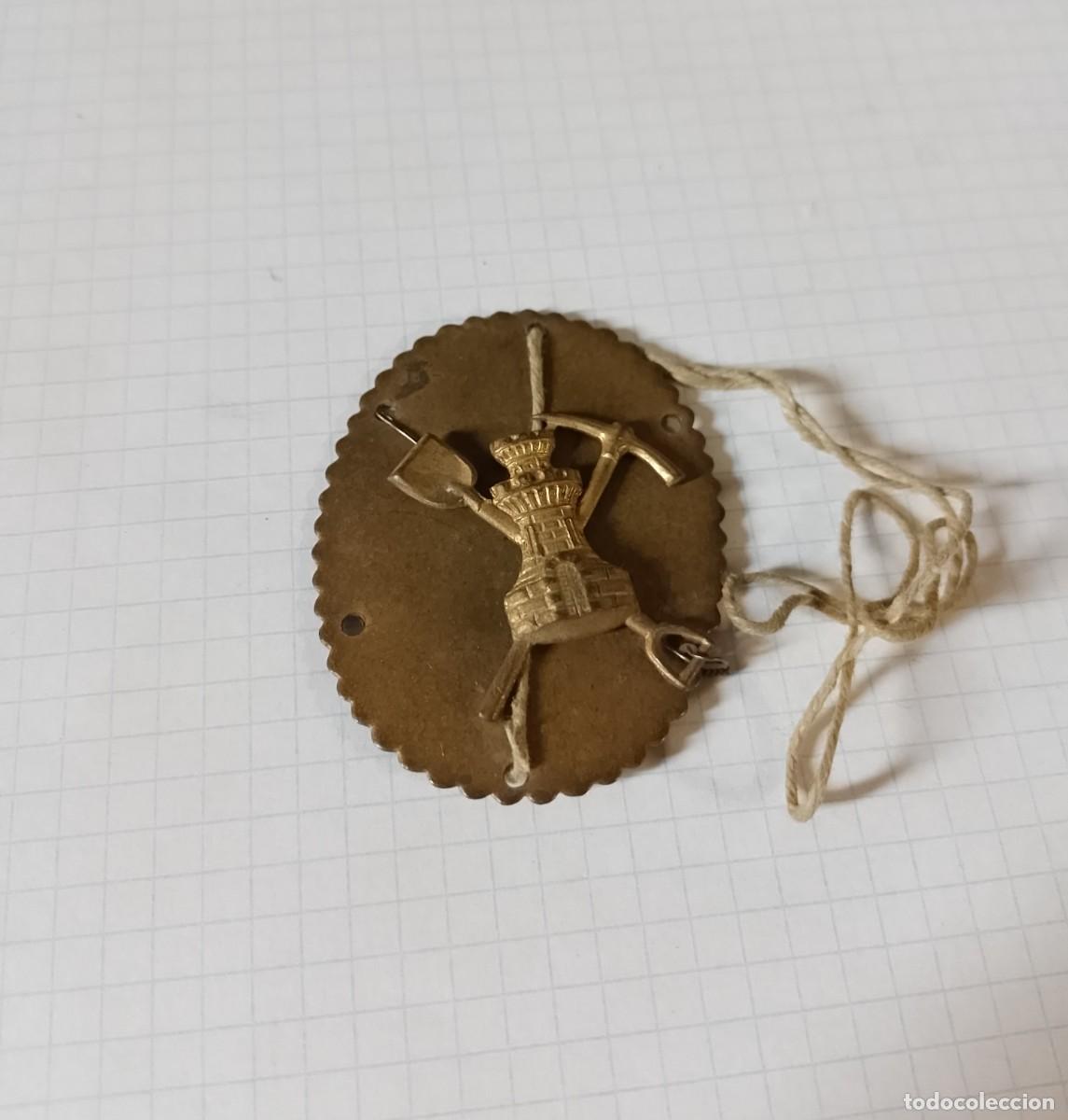 Militaria: Placa e insignia por terminar.