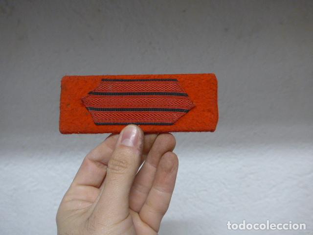 Militaria: Antigua galleta galon espa&ntilde;ol de pecho de cabo.