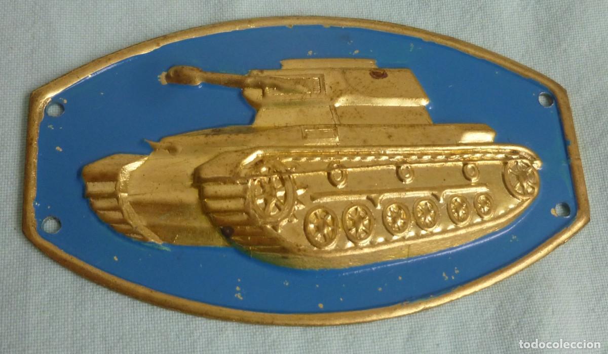 Militaria: insignia chapa especialidad carros de caballeria..epoca franco..