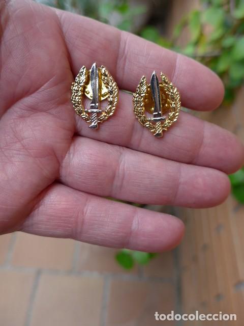 Militaria: DOS INSIGNIAS PIN DE LA COE - Foto 2