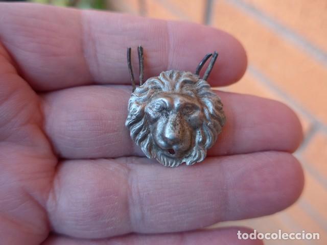 Militaria: ANTIGUO EMBLEMA LEON PARA CASCO DE CABALLERIA O CARRILLERA EPOCA ALFONSO XIII