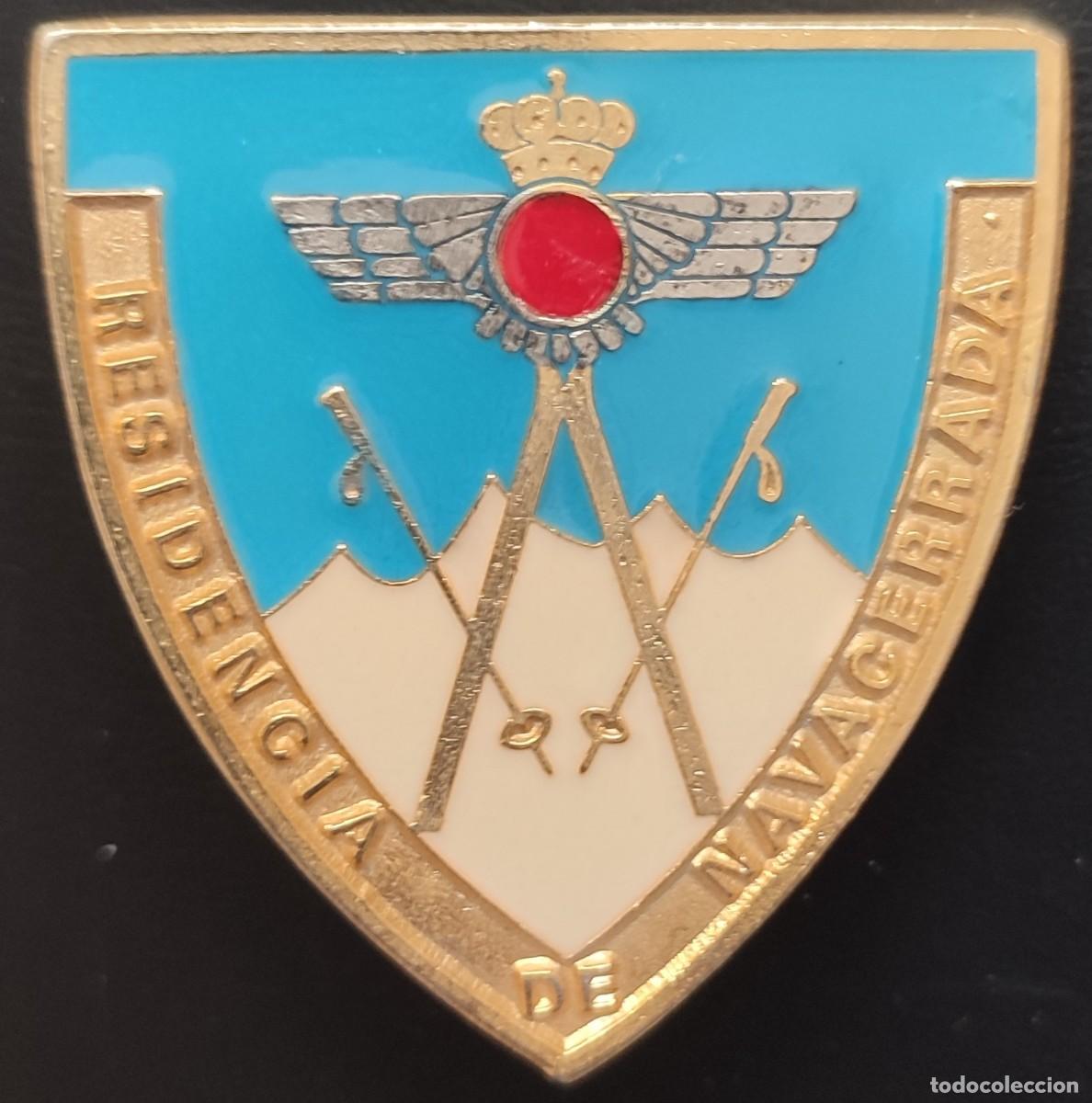 Militaria: EMBLEMA DE PECHO DE LA RESIDENCIA DE NAVACERRADA. EJ&Eacute;RCITO DEL AIRE - Foto 1