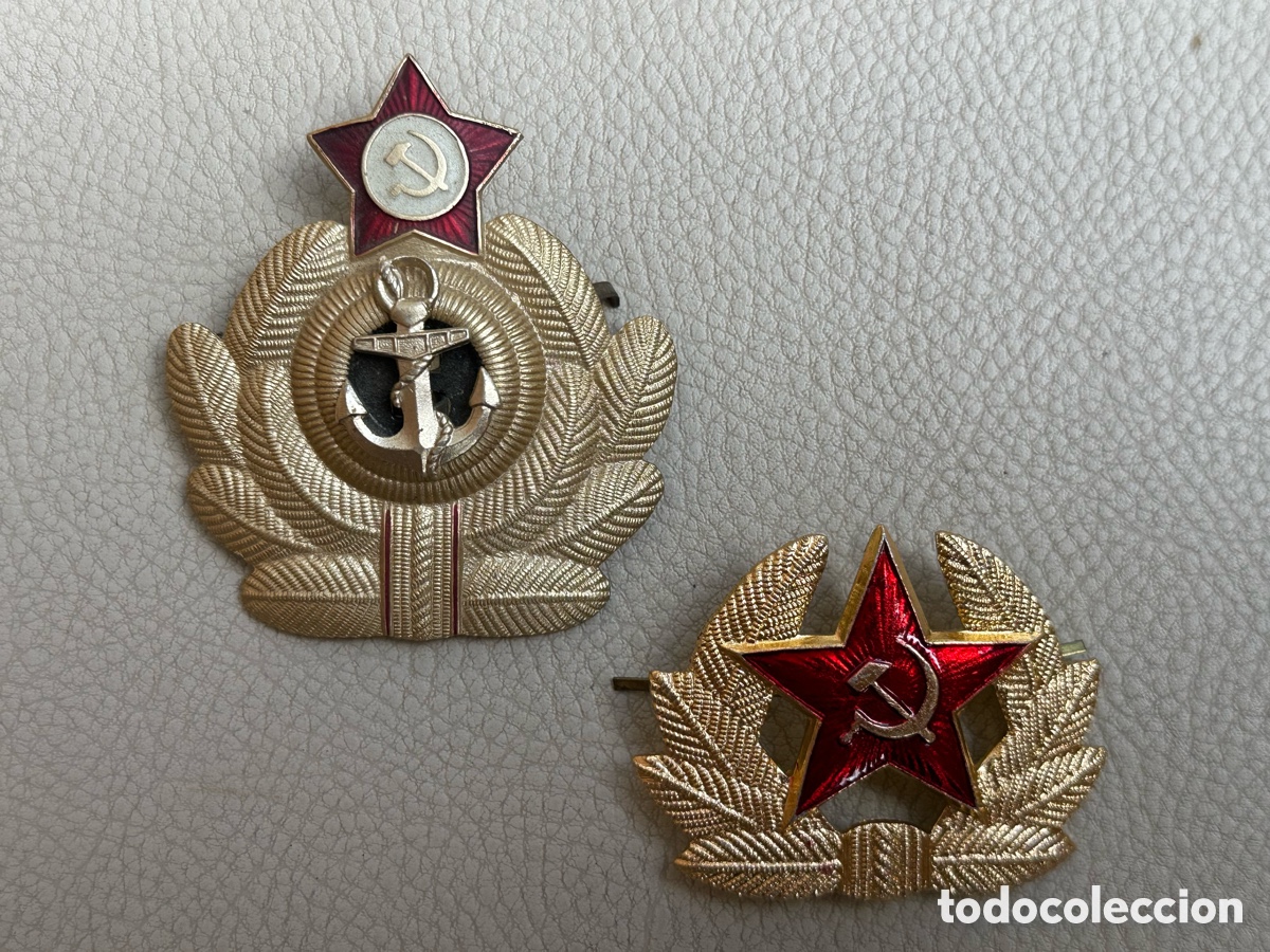 Militaria: DOS ANTIGUAS INSIGNIAS EMBLEMA GORRO RUSO URSS