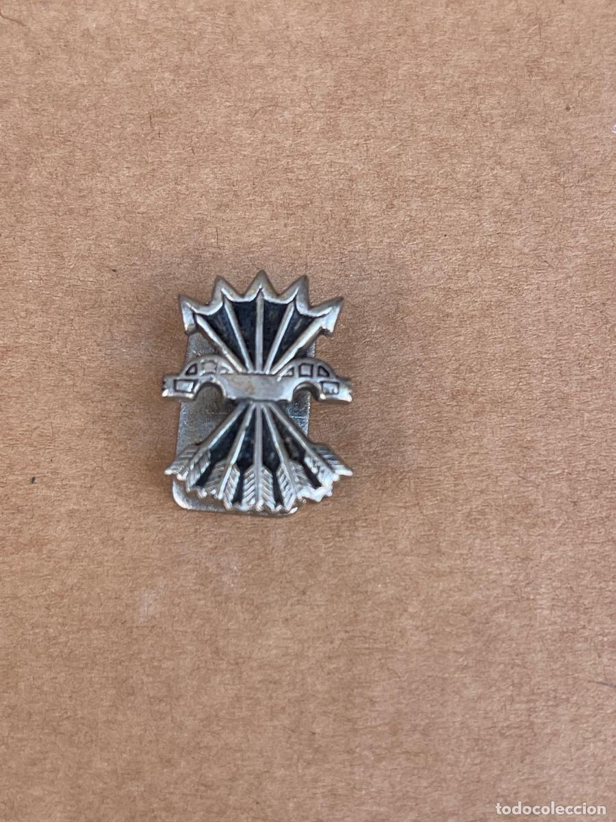 Militaria: FALANGE : EMBLEMA DE SOLAPA , NUMERADO.