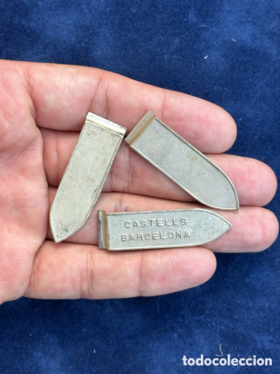 Militaria: 3 PRESILLAS SUJECION DE EMBLEMA DE ROS LAS 3 SON DE CASTELLS UNA CON MARCAJE