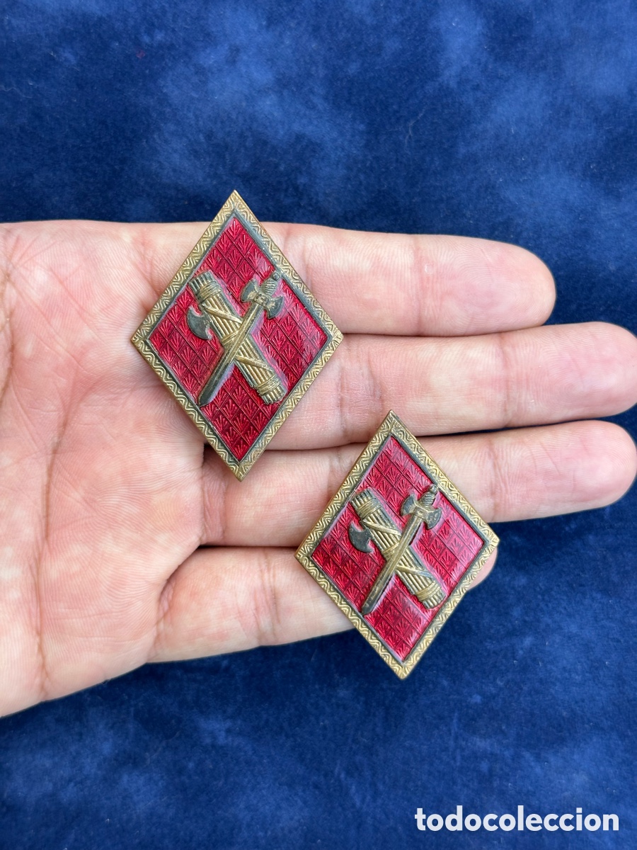 Militaria: PAREJA DE ROMBOS DE LA GUARDIA CIVIL ESMALTADOS 5x3,7 CM