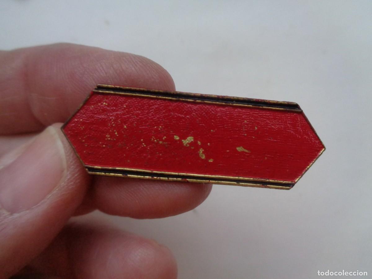 Military Antiques: GALON METALICO DE CABO PRIMERO . ROJO CON FRANJAS NEGRAS