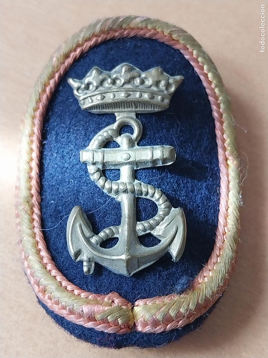Militaria: INSIGNIA MILITAR DE GORRA INFANTERIA MARINA METAL ANCLA BAJO CORONA 5.8X4CMS