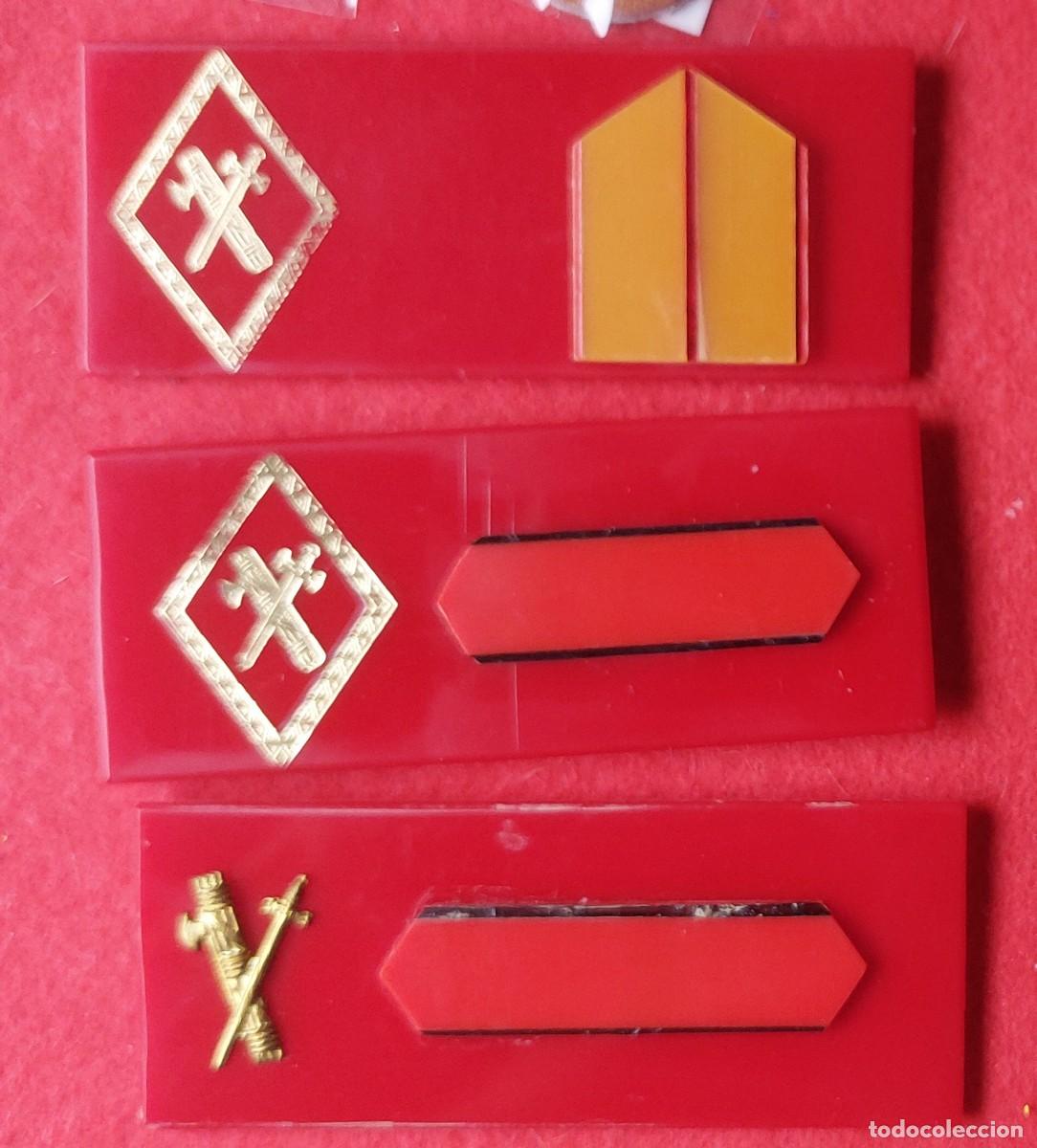 Militaria: DISITNTIVOS ANTIGUOS DE LA GUARDIA CIVIL.