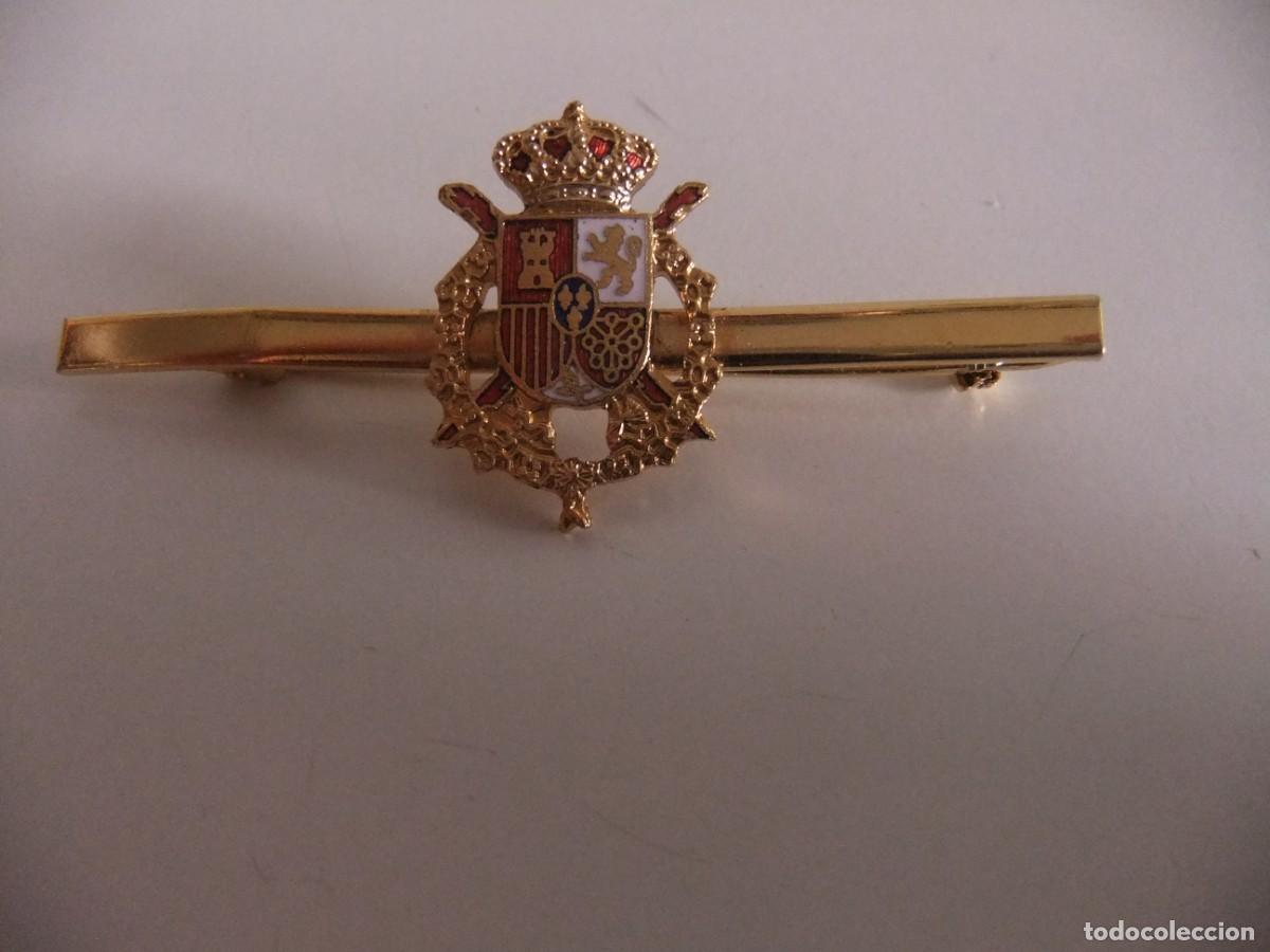 Militaria: pisacorbatas de la casa real - Foto 1