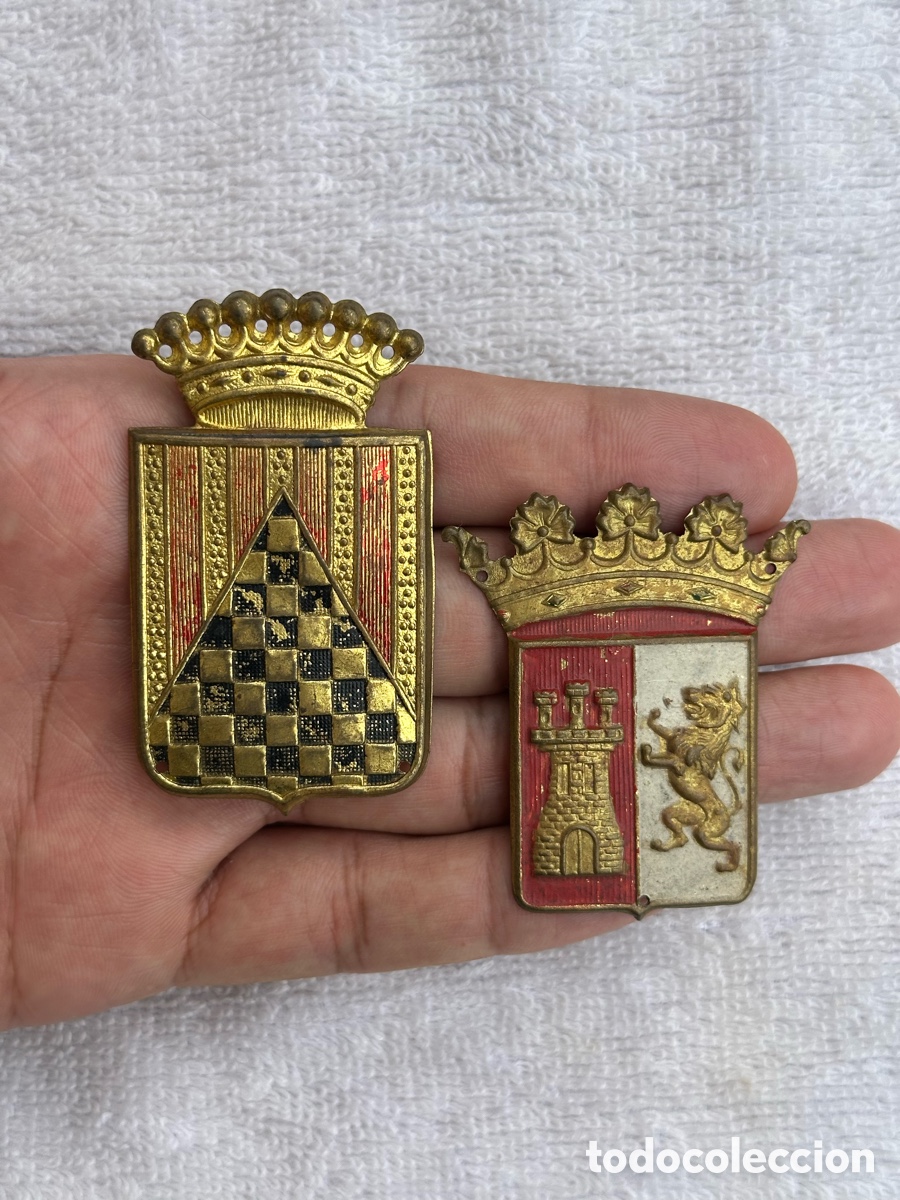 Militaria: 2 EMBLEMAS DE BRAZO CHAPA SOMOSIERRA Y URGEL