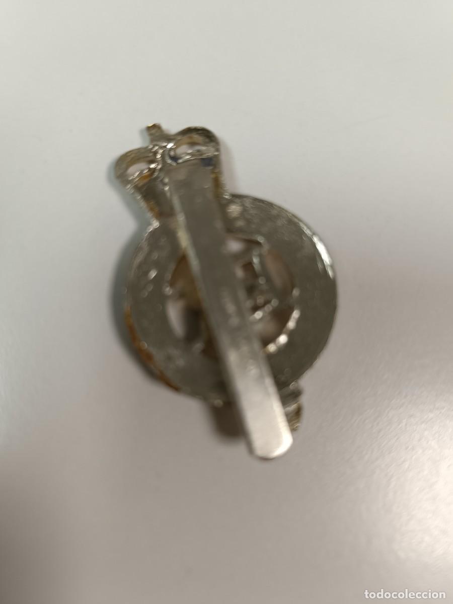 Militaria: INSIGNIA INGLESA DE GORRA DE PRISIONES - Foto 2