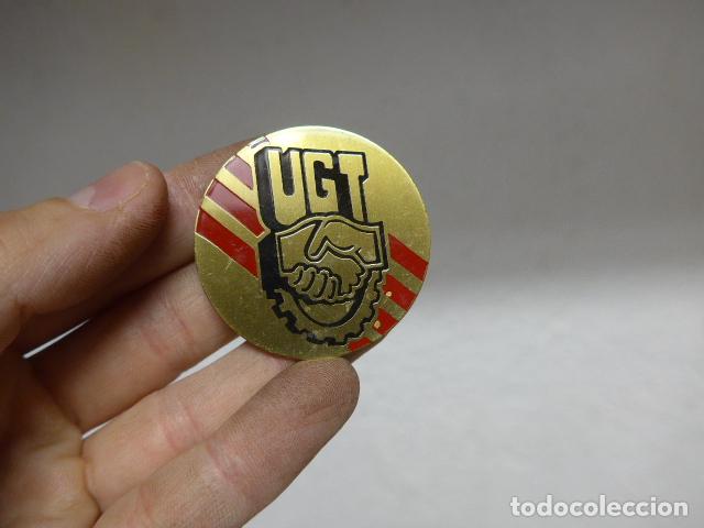 Militaria: Antigua insignia pin politico del sindicato UGT. Socialista. A&ntilde;os 90.