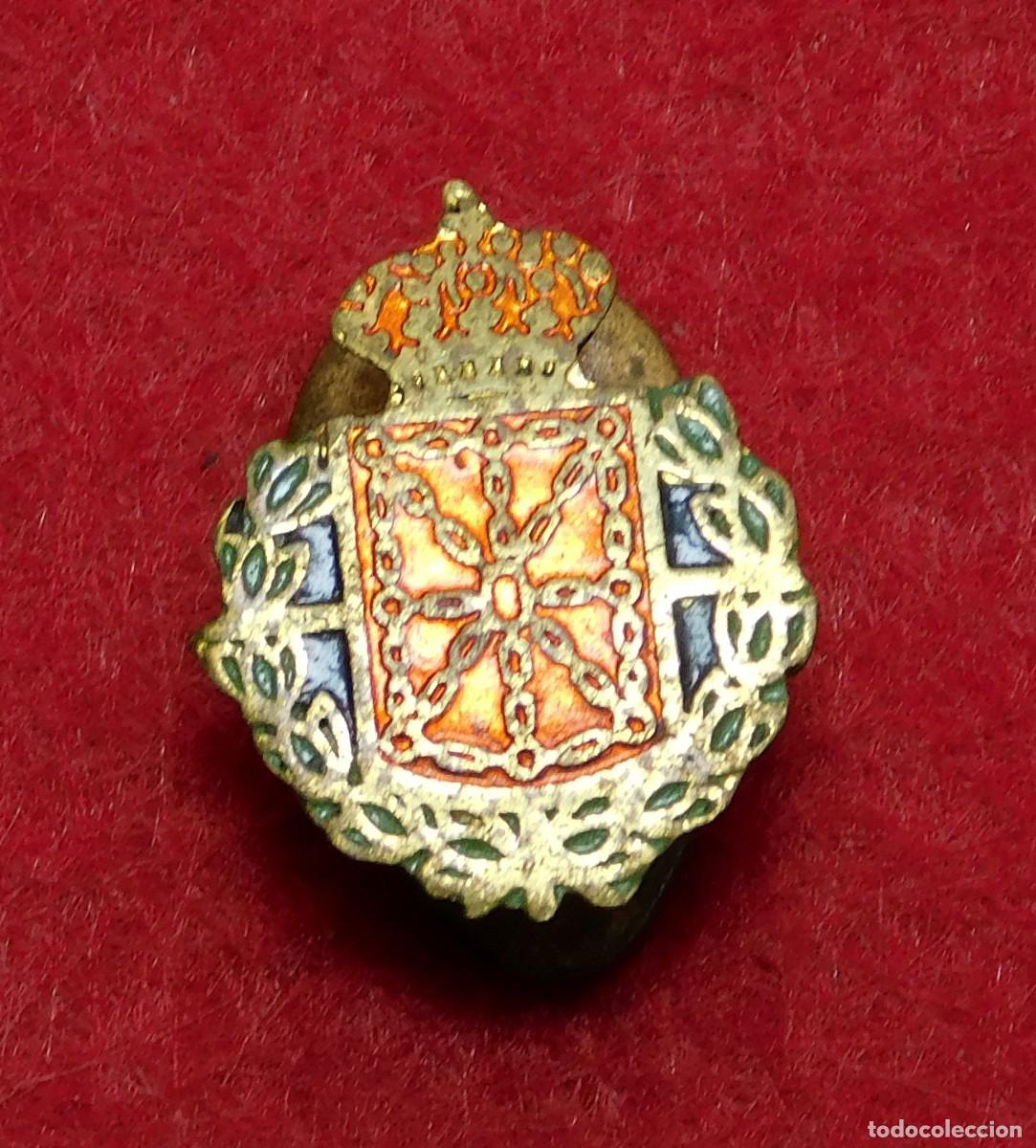 Militaria: Original - Antiguo Pin de ojal de chaqueta de Requetes o Carlistas - Circa 1910 - 1930