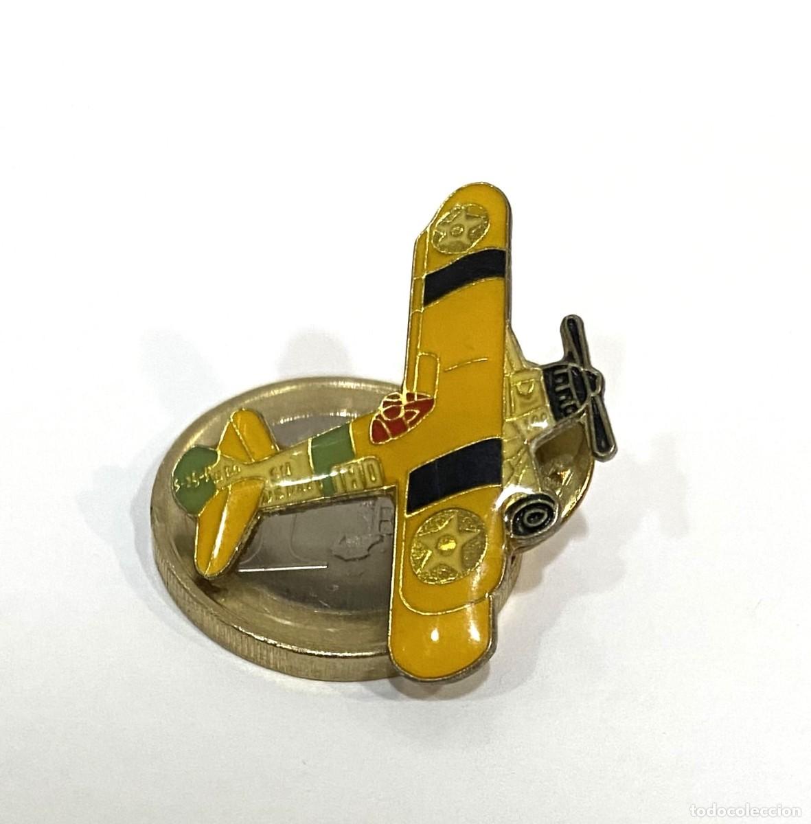 Military Antiques: PIN AVI&Oacute;N BIPLANO BOEING-STEARMAN DE LA US NAVY - EL TERROR AMARILLO