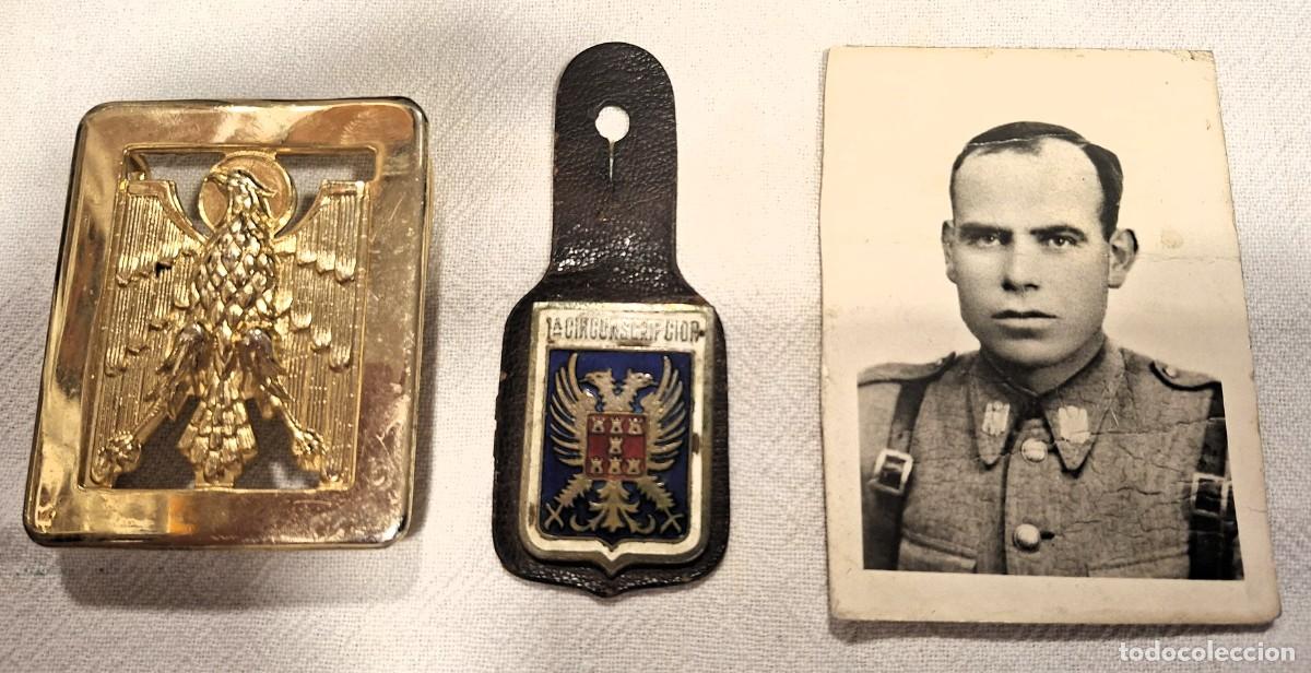 Militaria: Lote polic&iacute;a, hebilla, pepito y foto