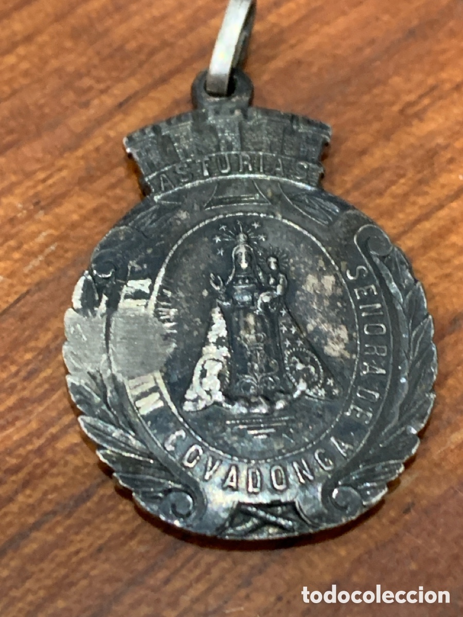 Militaria: Medalla Nuestra Se&ntilde;ora de Covadonga &eacute;poca II Republica