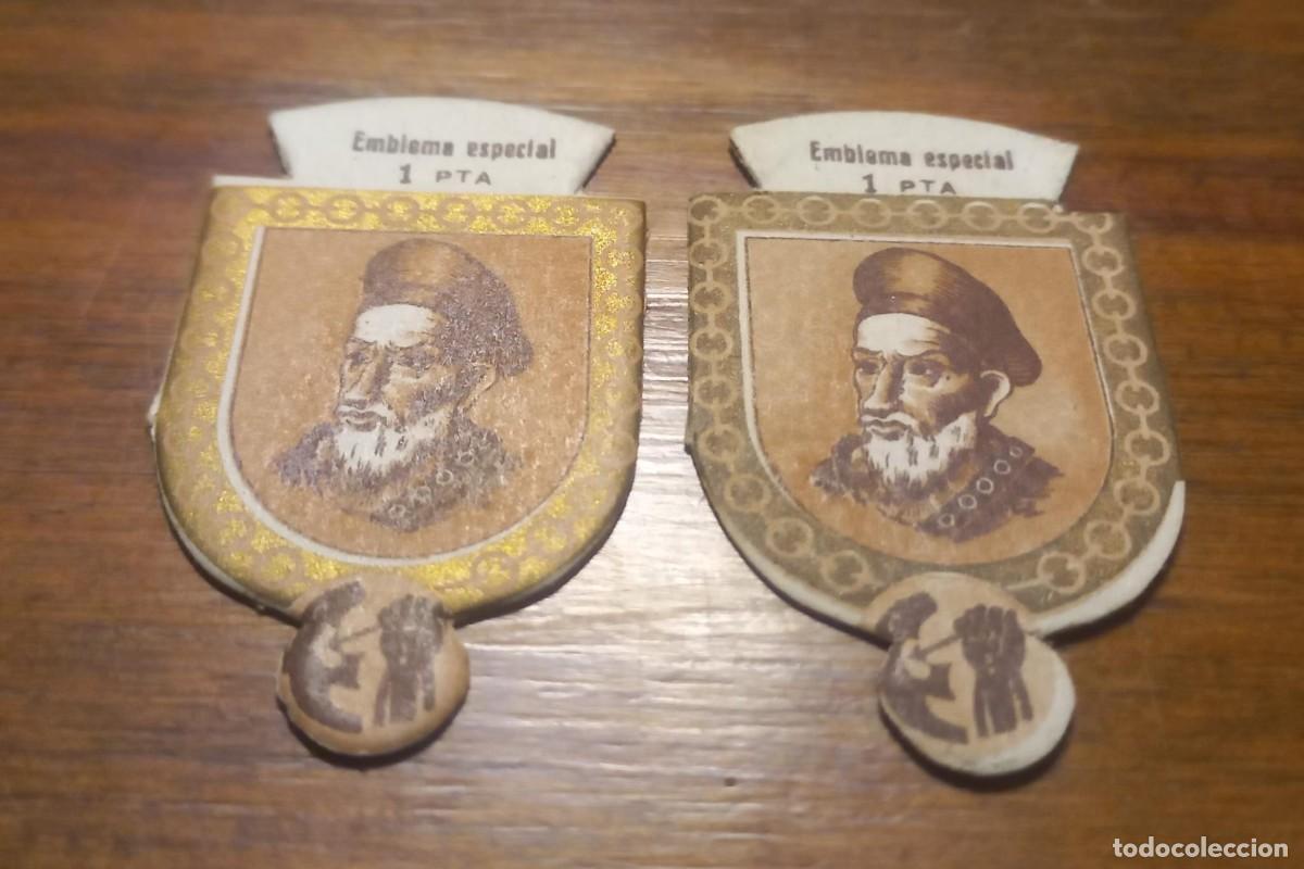 Militaria: 2 Emblemas auxilio social, Serie C, N&ordm; 8 DIEGO GARCIA DE PAREDES, variantes de color.
