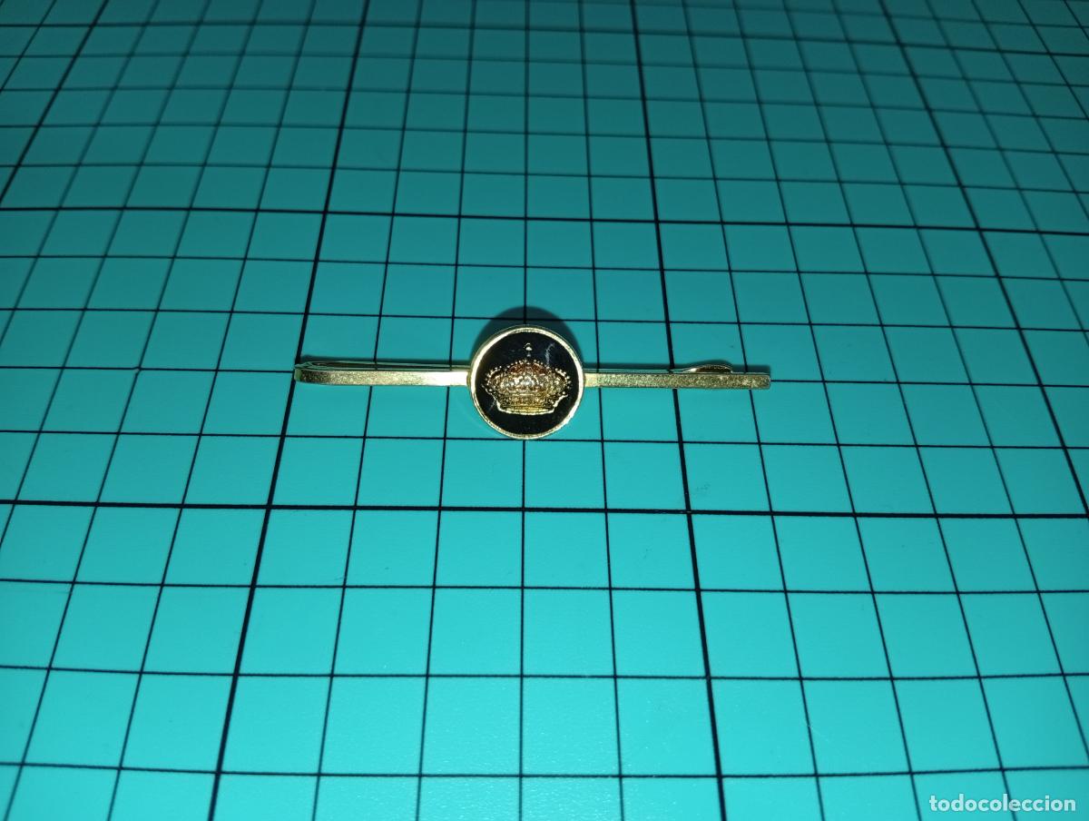 Militaria: Pisacorbata Alfiler de Corbata Vintage Corona Real sobre Fondo Negro pasacorcabata